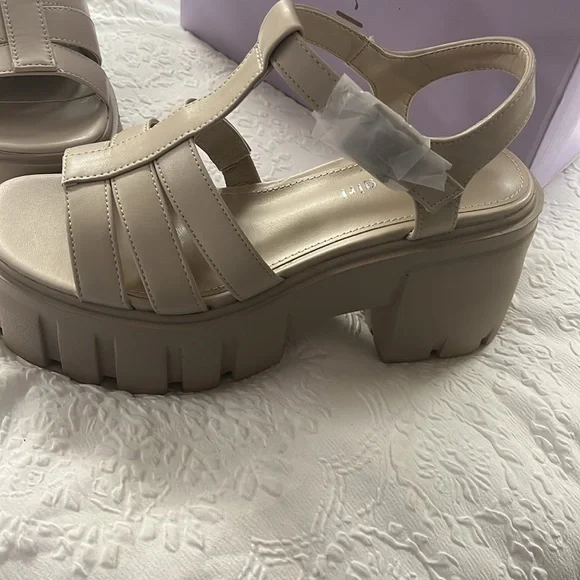 Madden Girl Cream Chunky Platform Sandals - Picture 2 of 3